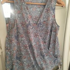 Pretty Floral Top size 10