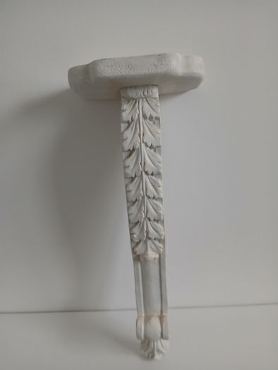 Pair of decorative wall corbels