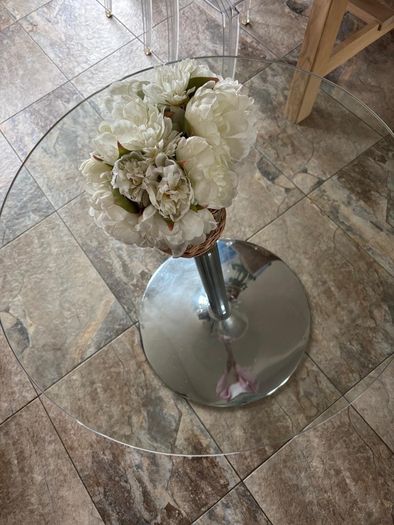 Round glass table
