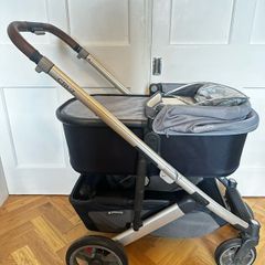 Uppa Baby Cruz V2 with Bassinet and rain cover