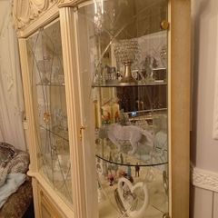 cabnet glass cabnet perfect condition.no marks or scratches nothing wrong with it need gone ASAP
