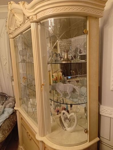 Italian cabnet perfect condition.7 ft high 5 ft long and 1 ft 4 ins depth need gone ASAP