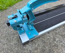Tile cutter