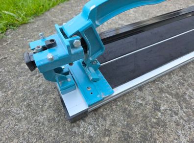Tile cutter