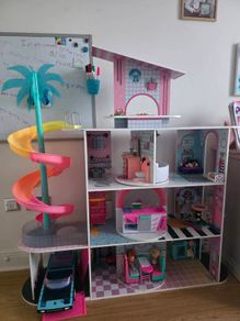 doll house and extra accessories