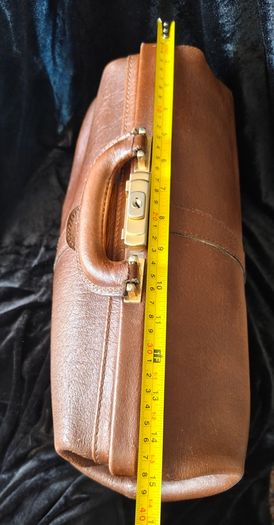 De  Boissy vintage leather Gladstone doctor bag