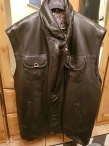 sleaveless leather jacket