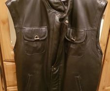 sleaveless leather jacket