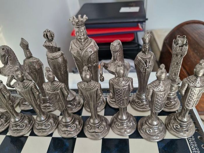 Decorative chess set