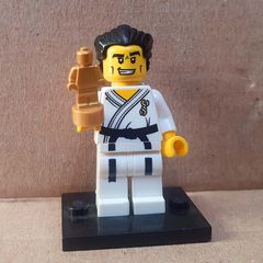 Lego CMF Series 2 COL02-014: Karate Master (2010) Price Includes P&P
