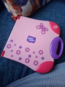 LEAPFROG LeapStart Interactive Book Case - Pink