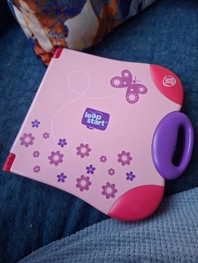 LEAPFROG LeapStart Interactive Book Case - Pink