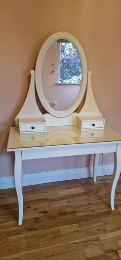 Dressing table
