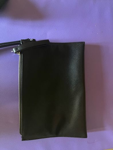 Guess purse with wrist handle