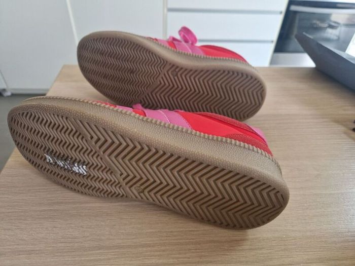 Red / pink trainers - size 6