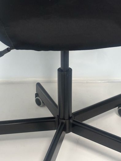 Black office chair