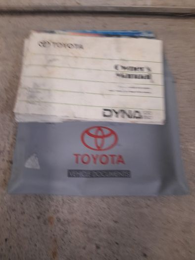 00 toyota Dyna document book