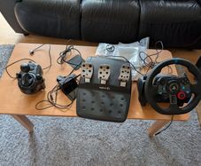 Logitech G29 Racing Wheel, Pedals and Shifter (PC/PS3/PS4)