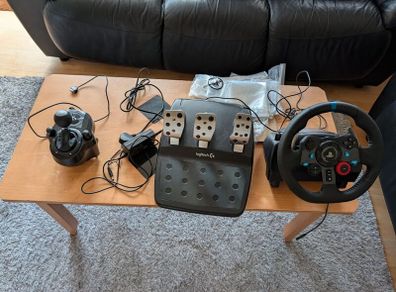 Logitech G29 Racing Wheel, Pedals and Shifter (PC/PS3/PS4)