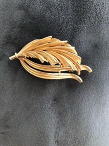 Lisner brooch