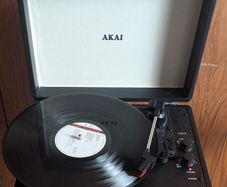 Vinyl Turntable with Built-In Rechargeable Battery