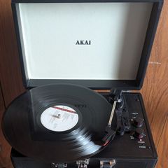 Vinyl Turntable with Built-In Rechargeable Battery