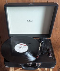 Vinyl Turntable with Built-In Rechargeable Battery