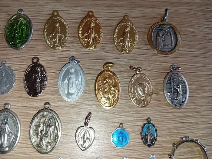 St Francis of Assisi religious medal with Italian blessing on the back plus other religious medals