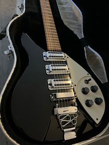 Legend Rickenbacker 325