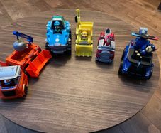 Paw Patrol -5 vehicles and characters