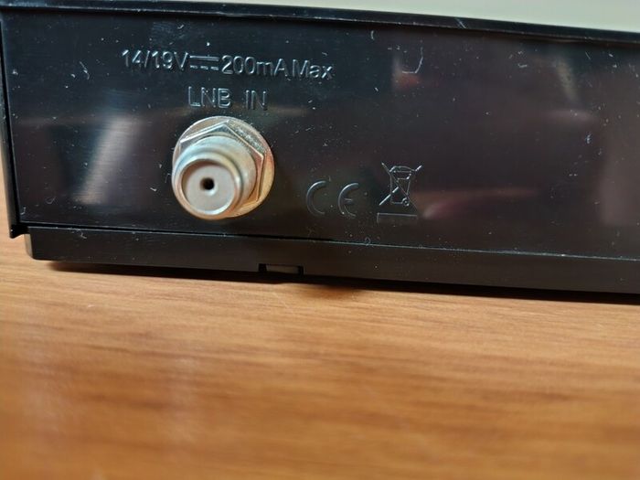 Grundig Freesat Box with Remote for Parts or Repair.