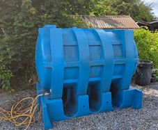 Sturdy xl water tank and stand