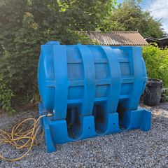 Sturdy xl water tank and stand
