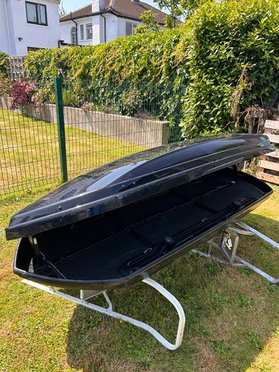 Roof box