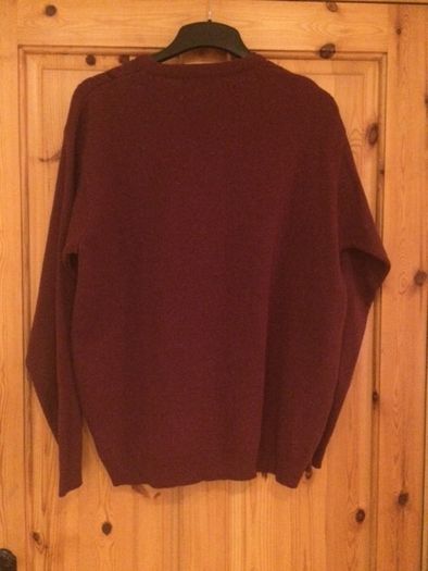 Mens jumper. Size Medium. Wine. New