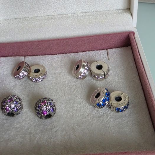 Pandora various charms clips set of two very good condition 25e pairs