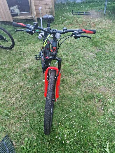 2 like new mountain bikes 150 for males bike 100 for smaller bike