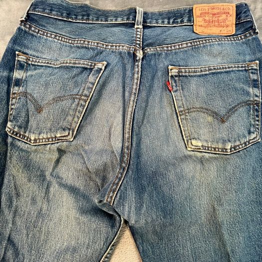 Levis 501 Vintage Made in UK W33 L32 Light Wash Blue Jeans 90s - Distressed