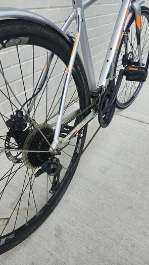 Giant Escape 2 Disc Hybrid Bike