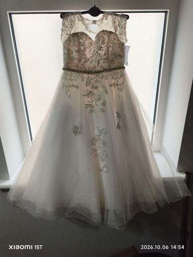 Girls elegant party dress