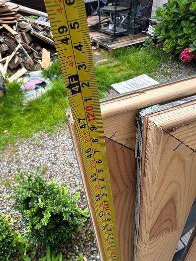 5 Canvas stretcher frames. 4 -120x80 1 - 81.5 x 81.5