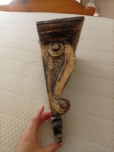 ornamental shelf