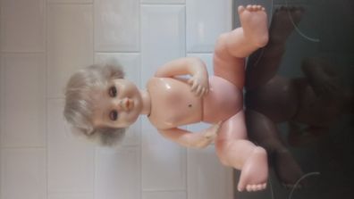 Vintage musical, moving doll