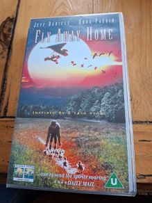 Fly Away Home VHS
