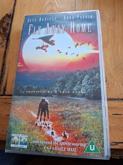 Fly Away Home VHS