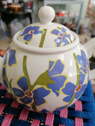 Vintage Arthur Wood tea pot
