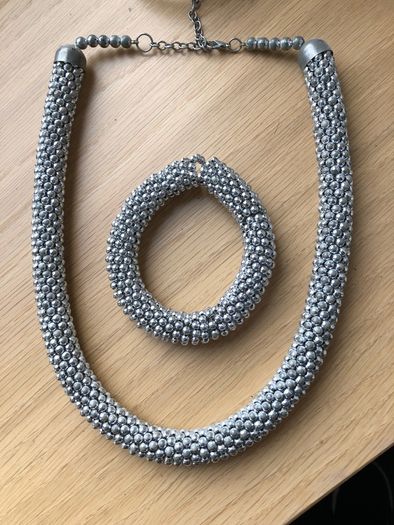 Necklace and bracelet set