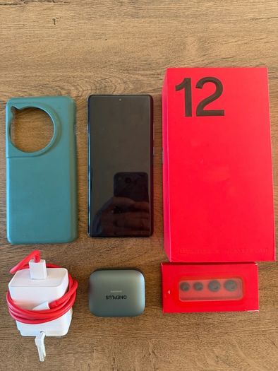 OnePlus 12 512GB Flowy Emerald  (Mint Condition) + Matching OnePlus Buds Pro - Complete Bundle!