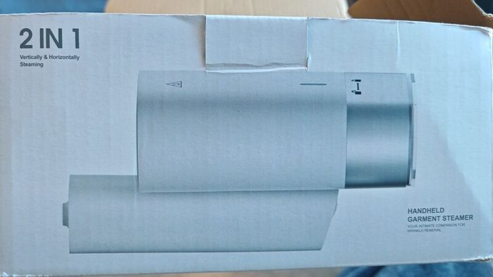 Handheld garment steamer