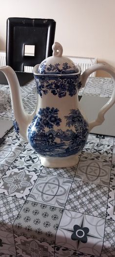 Myott coffee pot